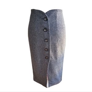 Oak+Fort Long skirtStyle: Pencil cut with front buttons Gray/Black print Small